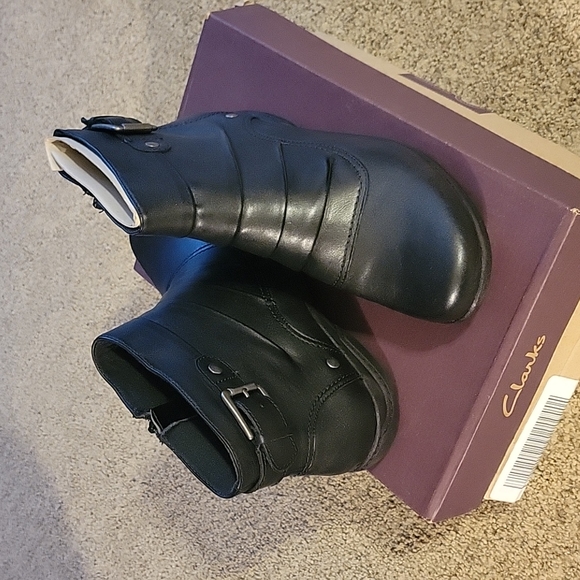 Clark's booties - Picture 2 of 4